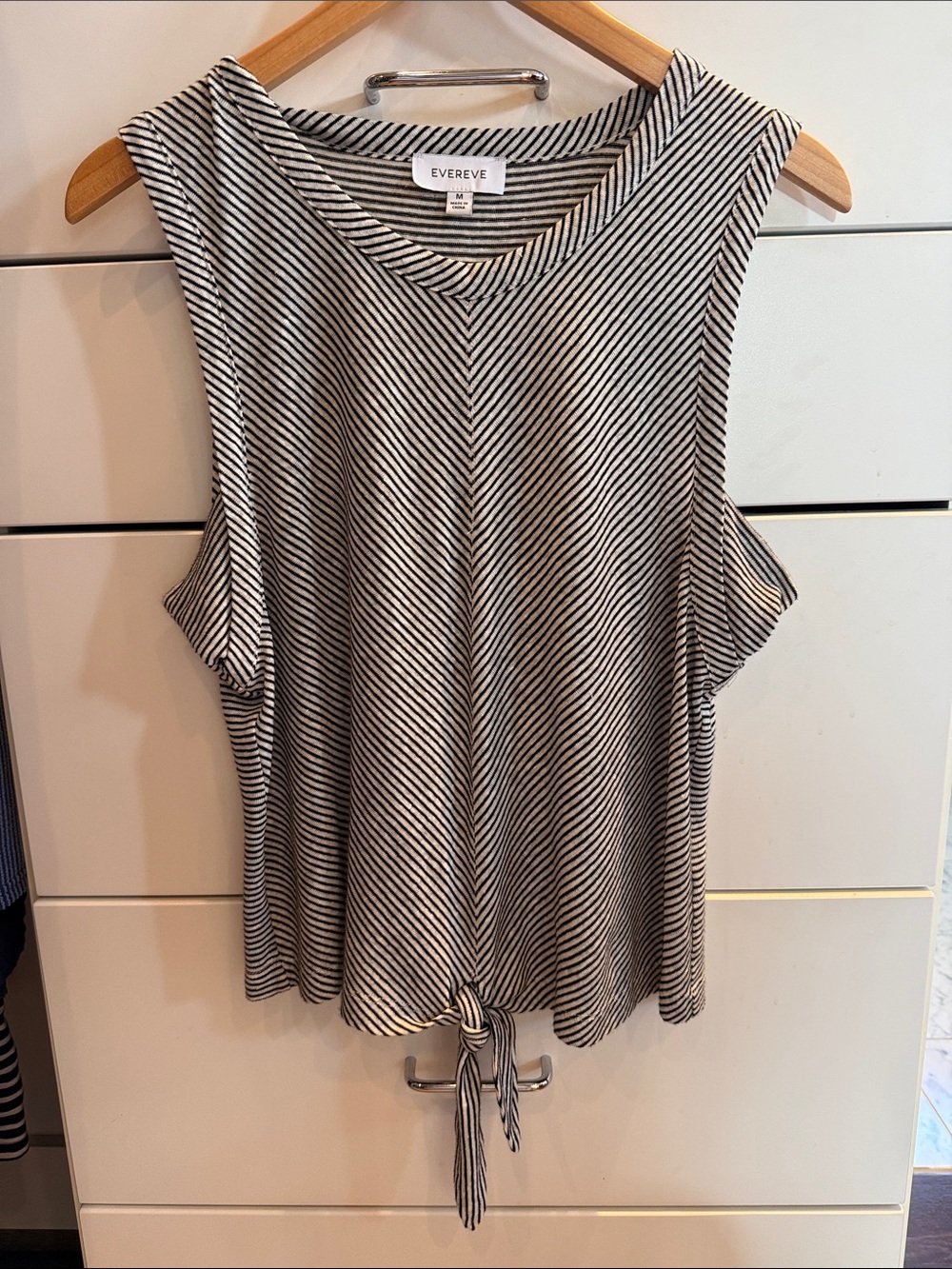Evereve Black & White Diagonal Stripe Tie-Hem Sleeveless Tank